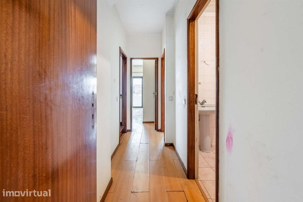 Apartamento T3 Duplex na Póvoa do Varzim, em Frente à Estação de Metro - Grande imagem: 4/25