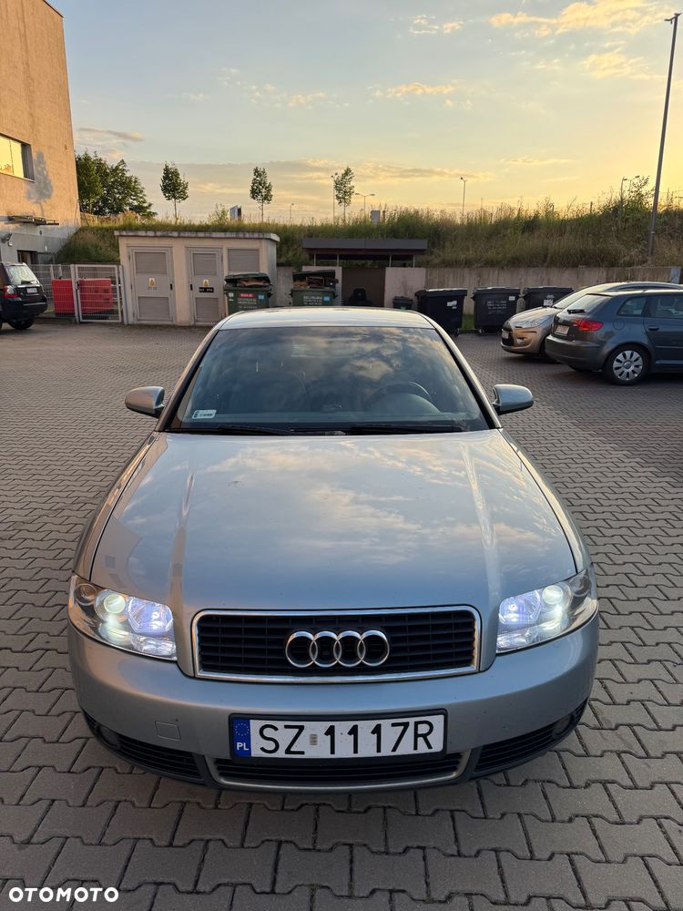 Audi A4 Limousine - 1