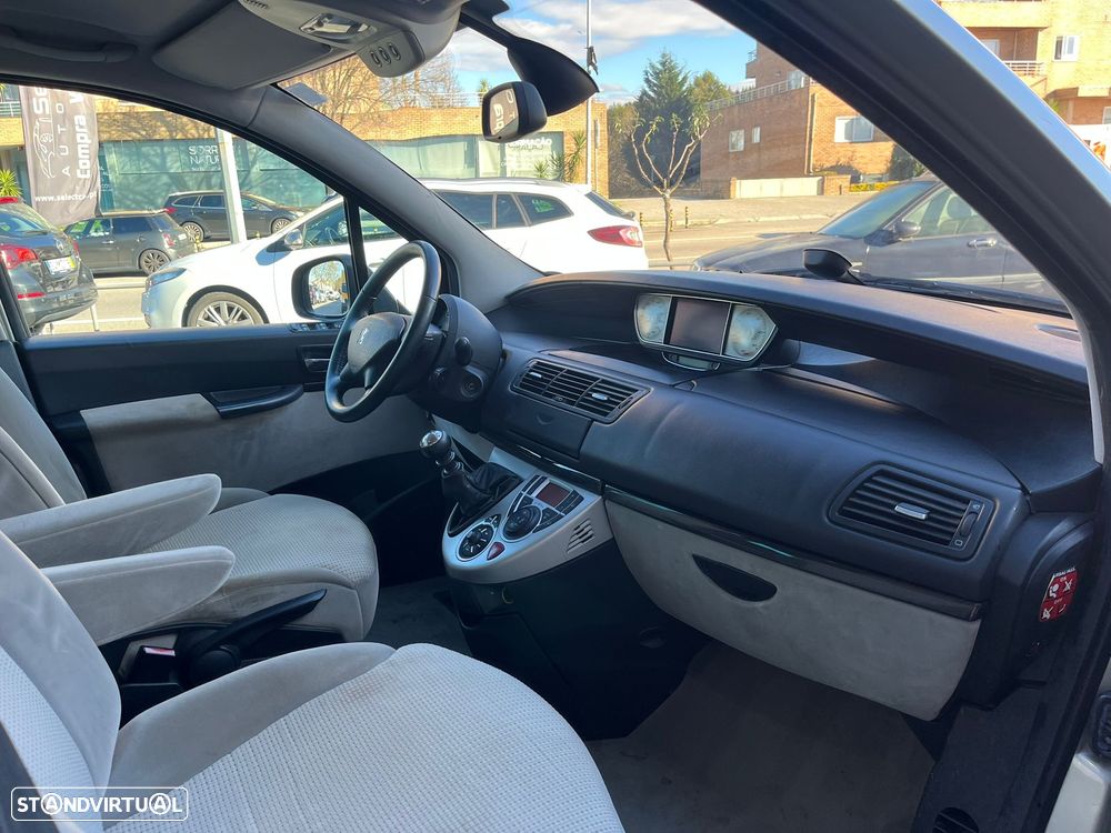 Peugeot 807 HDi 135 Family - 25