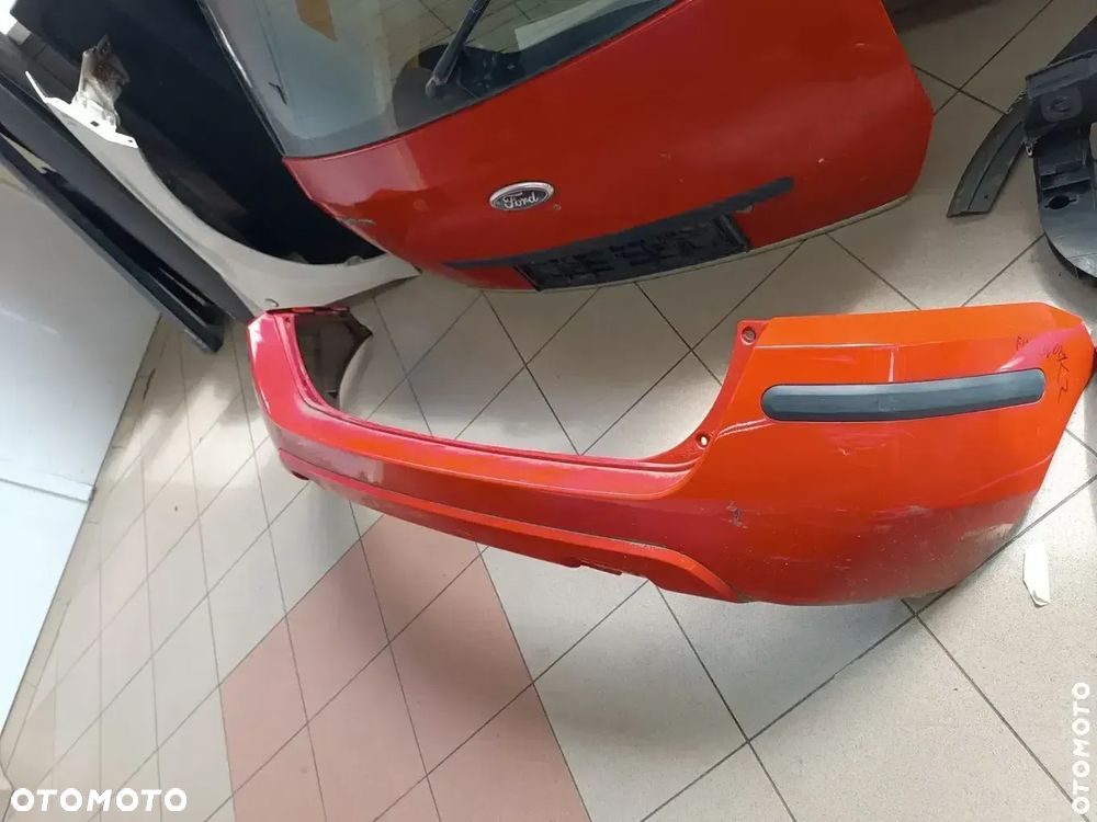 Ford Fusion  02-05 LPG zderzak tył tylni czerwony LZZ - 1