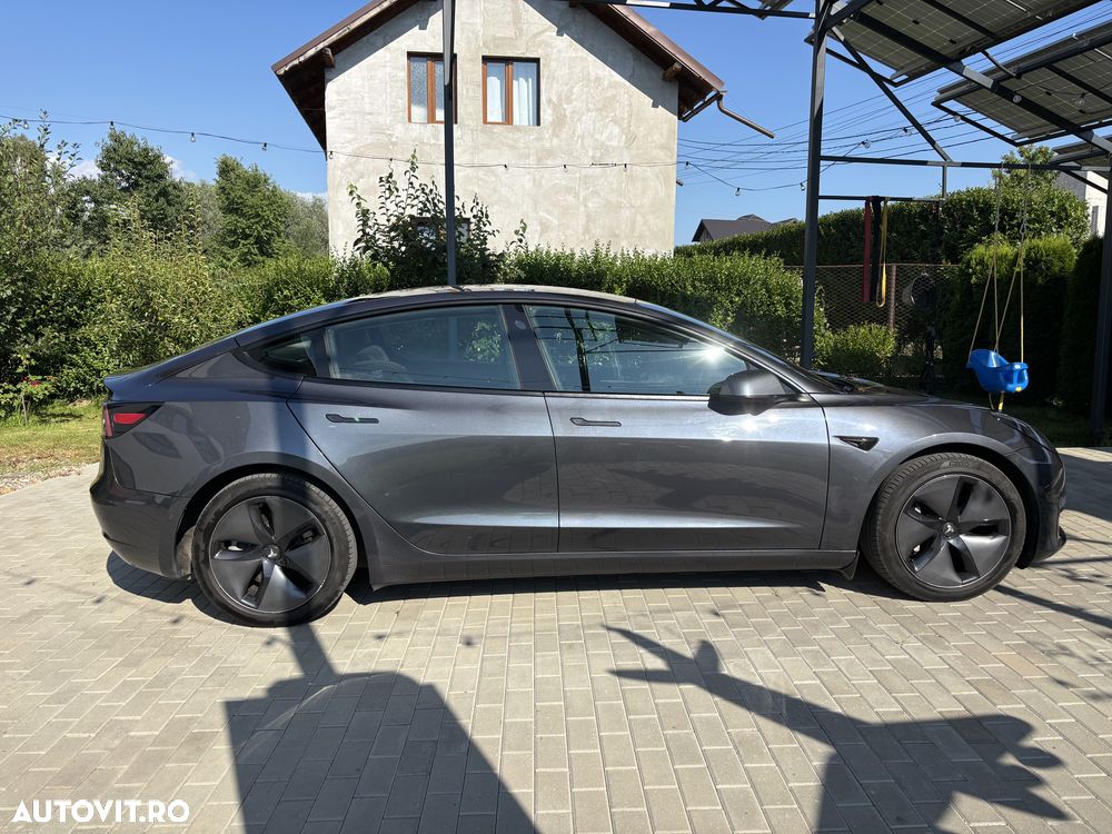 Tesla Model 3 - 8