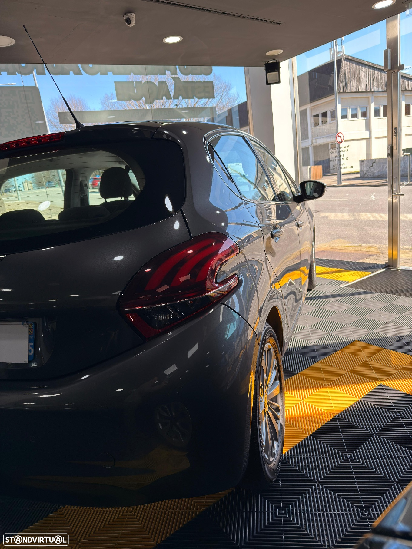 Peugeot 208 82 VTI Allure - 33