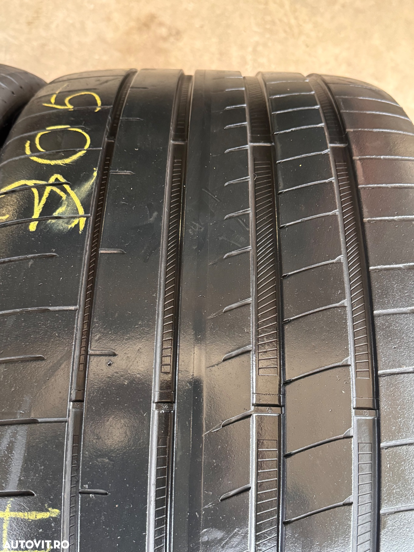 Vând 2 anvelope 305/30/21 goodyear de vară la 6mm - 4