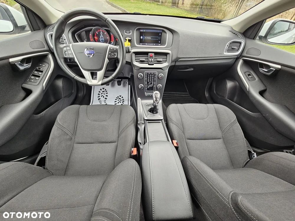 Volvo V40 D2 Momentum - 8