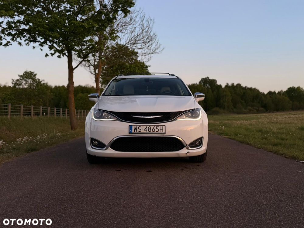 Chrysler Pacifica - 3
