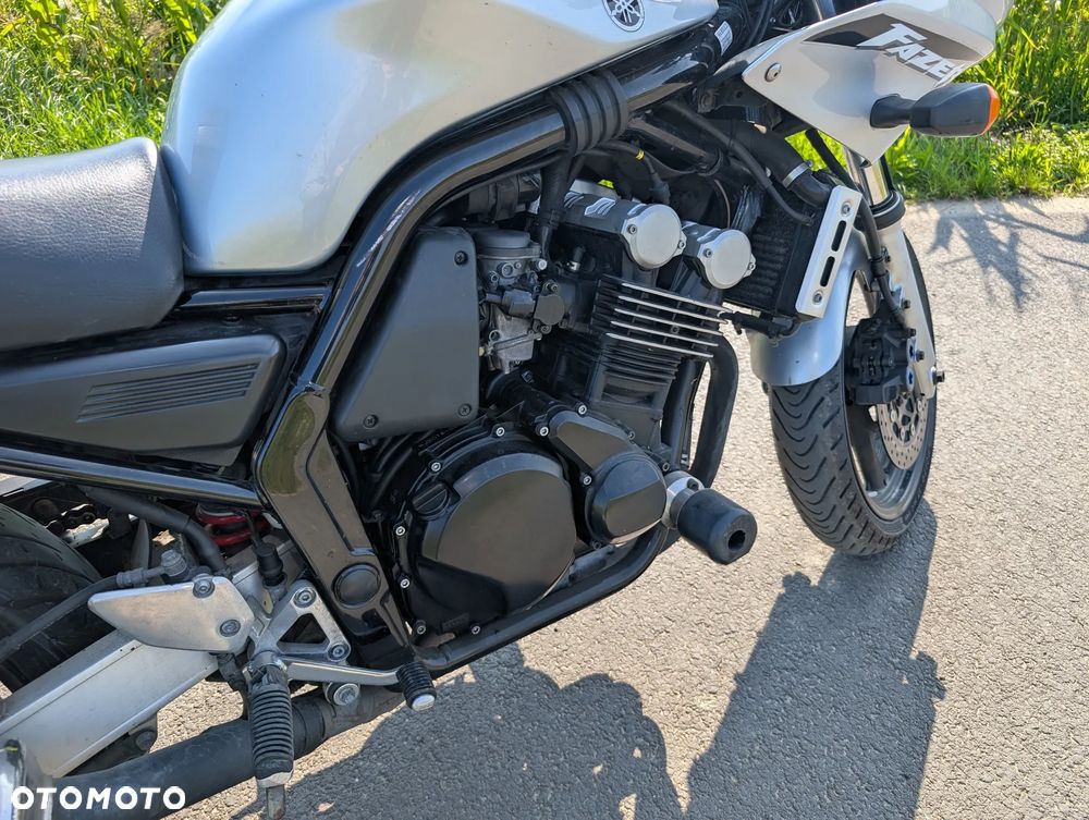 Yamaha FZS - 12