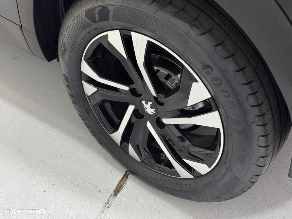 Peugeot 2008 1.2 PureTech Allure EAT8 - 23