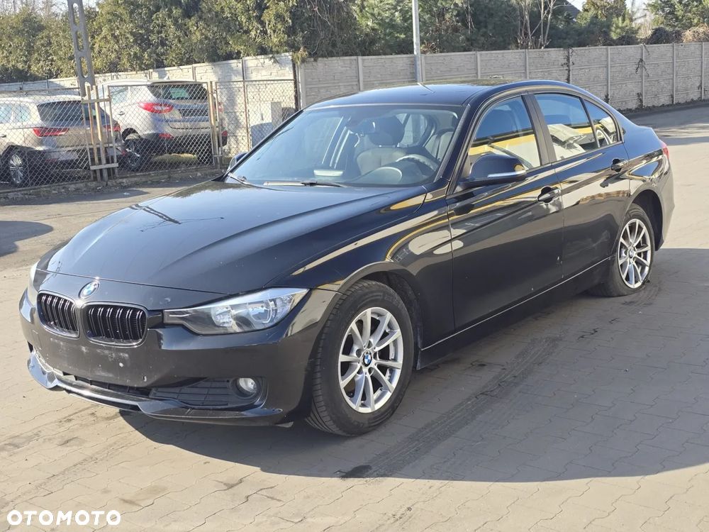 BMW Seria 3 318d - 17