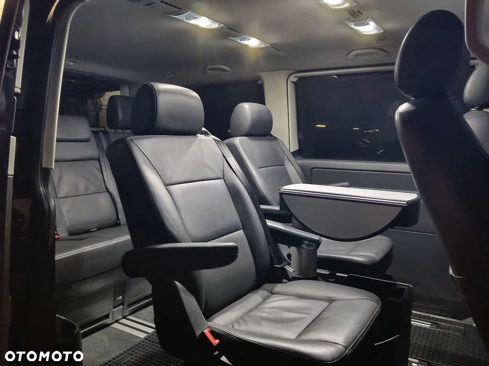 Volkswagen Multivan - 28