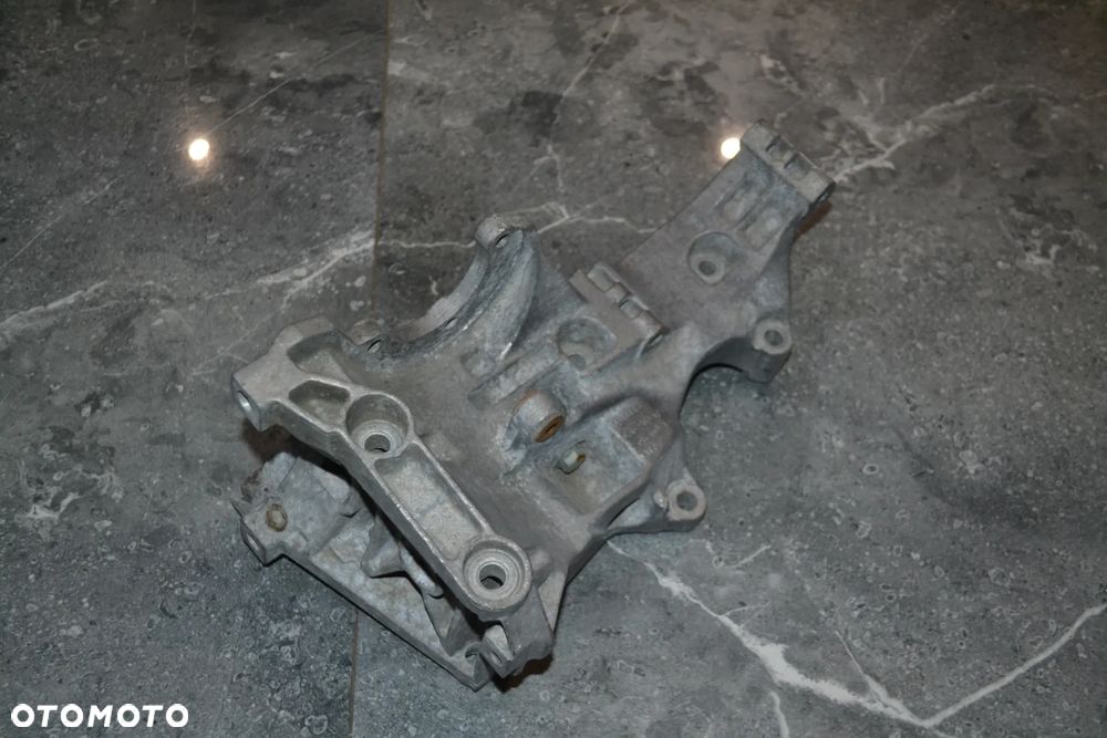AUDI A4 B6 B7 1,9 2,0 TDI ŁAPA WSPORNIK MOCOWANIE ALTERNATORA 03G903143B - 2