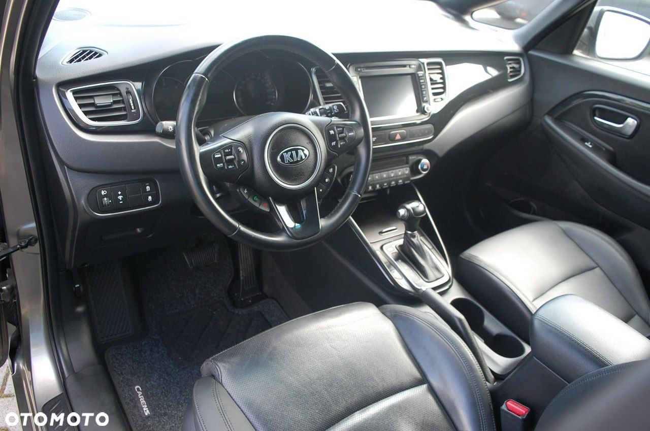Kia Carens - 23