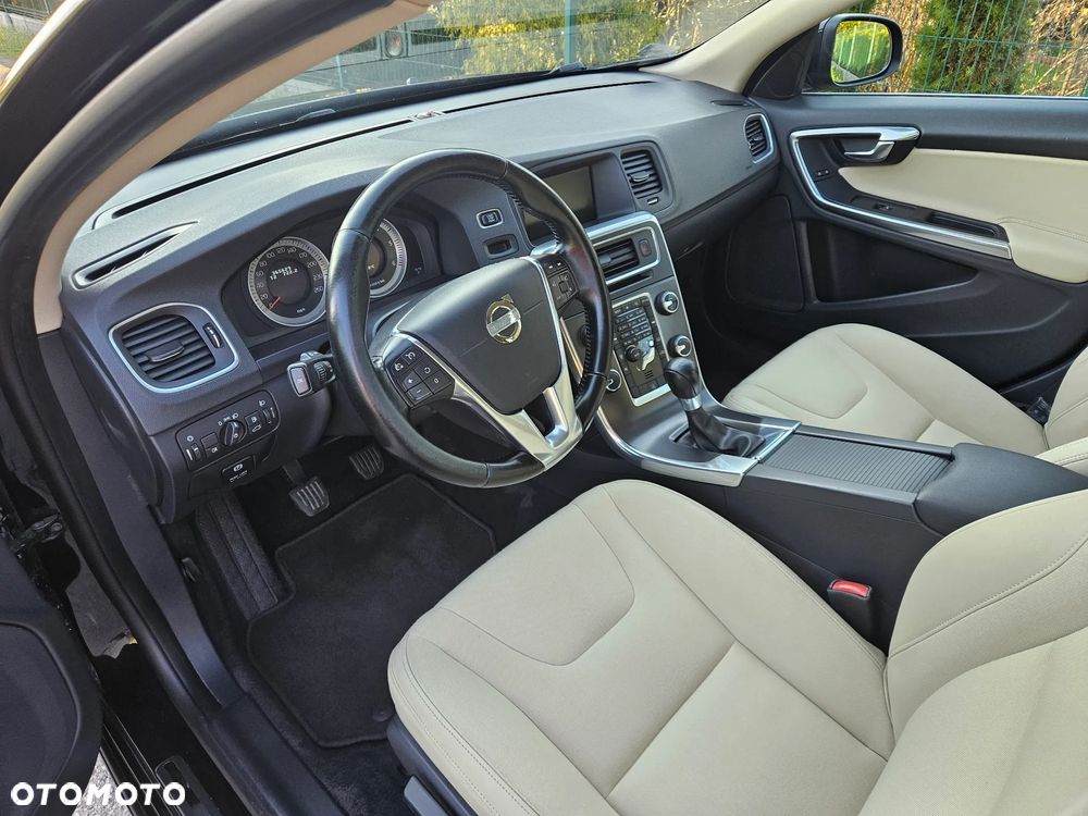 Volvo V60 D4 Momentum - 14
