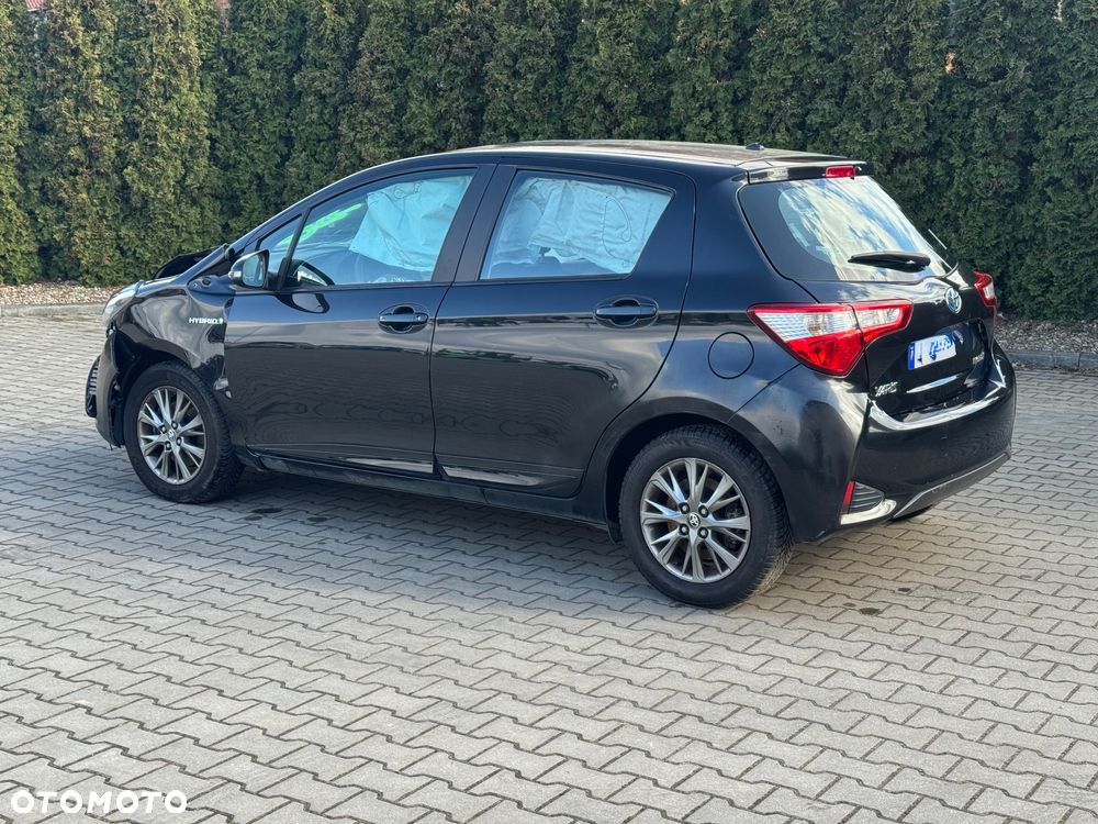 Toyota Yaris Hybrid 100 Life - 10
