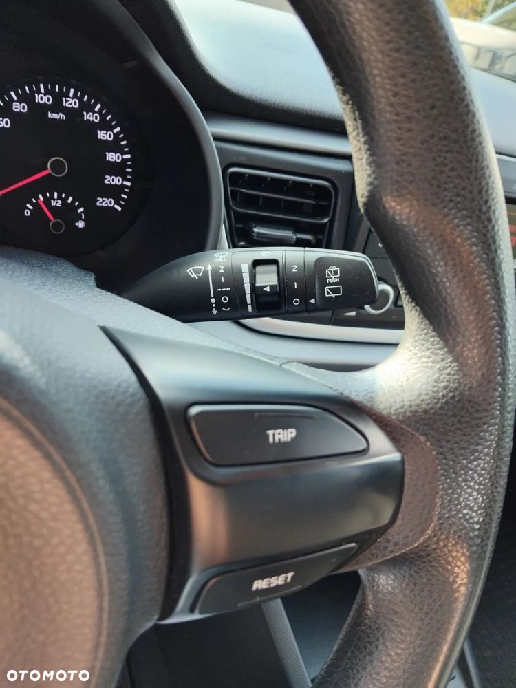 Kia Rio 1.2 M - 10