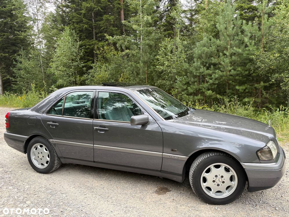 Mercedes-Benz Klasa C 180 T Elegance - 26