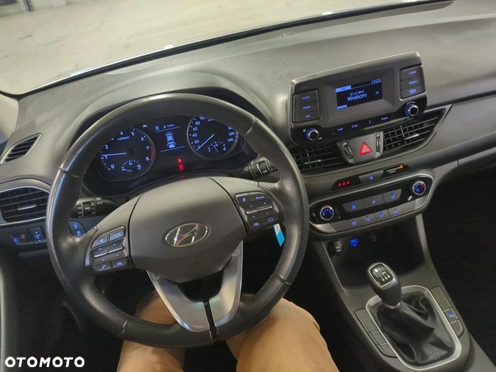 Hyundai i30 1.5 DPI Classic + - 10