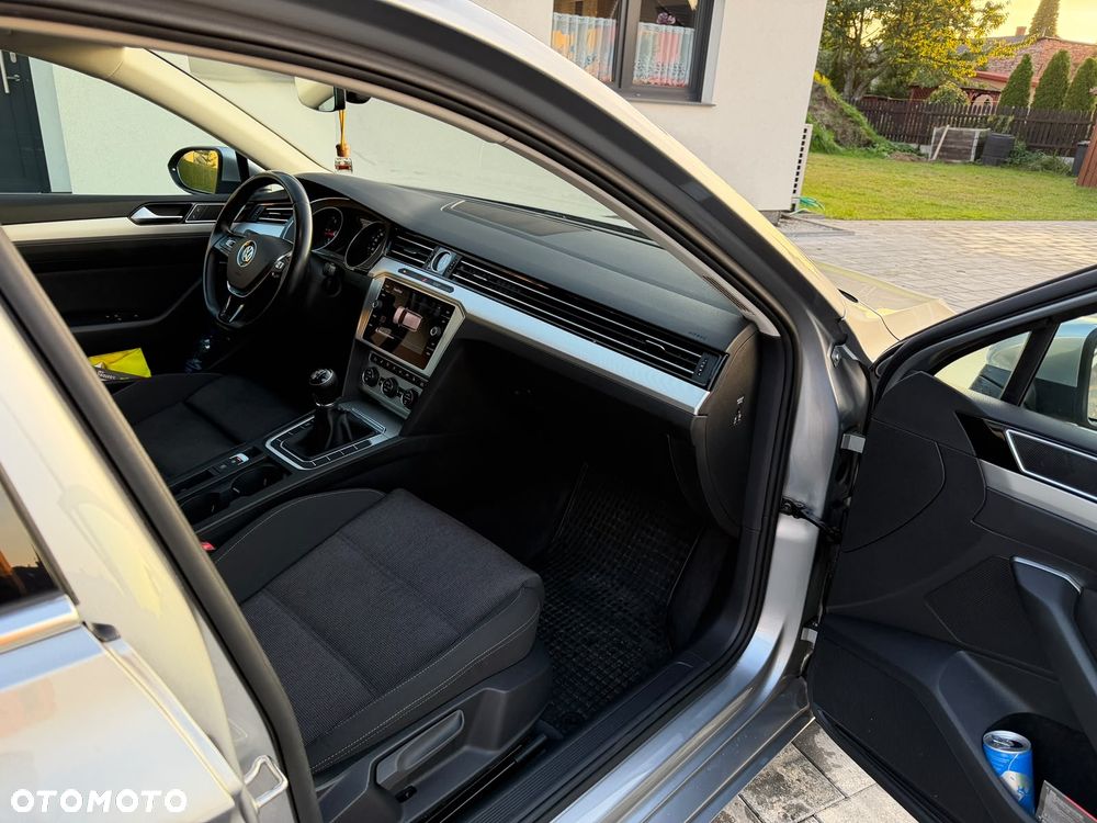 Volkswagen Passat 2.0 TDI (BlueMotion Technology) Trendline - 14