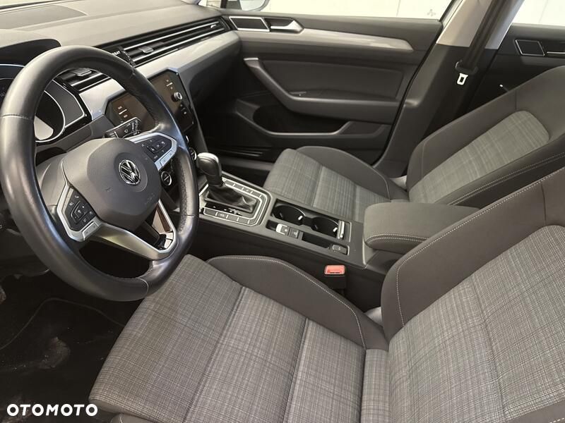Volkswagen Passat - 11