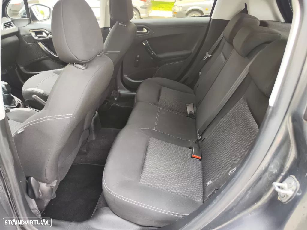 Peugeot 208 1.2 PureTech Style - 21