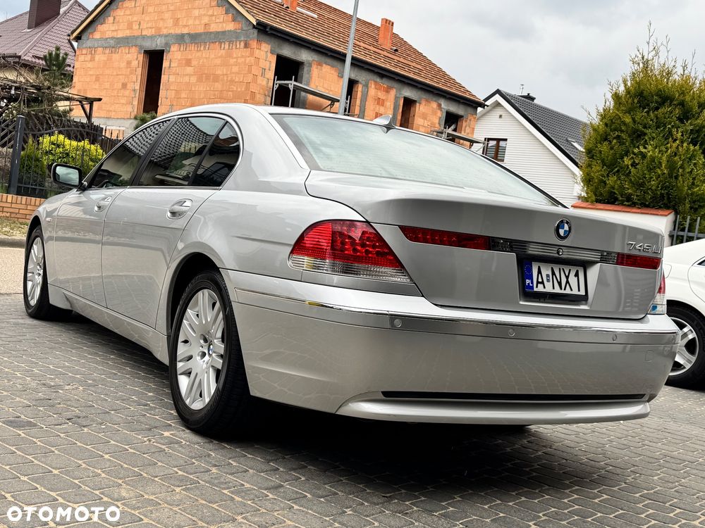 BMW Seria 7 745Li - 37