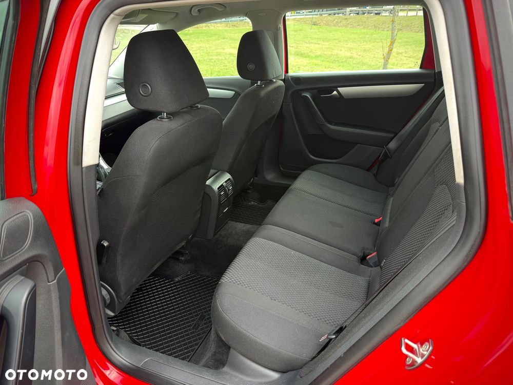 Volkswagen Passat 1.6 TDI DPF BlueMot Trendline - 8