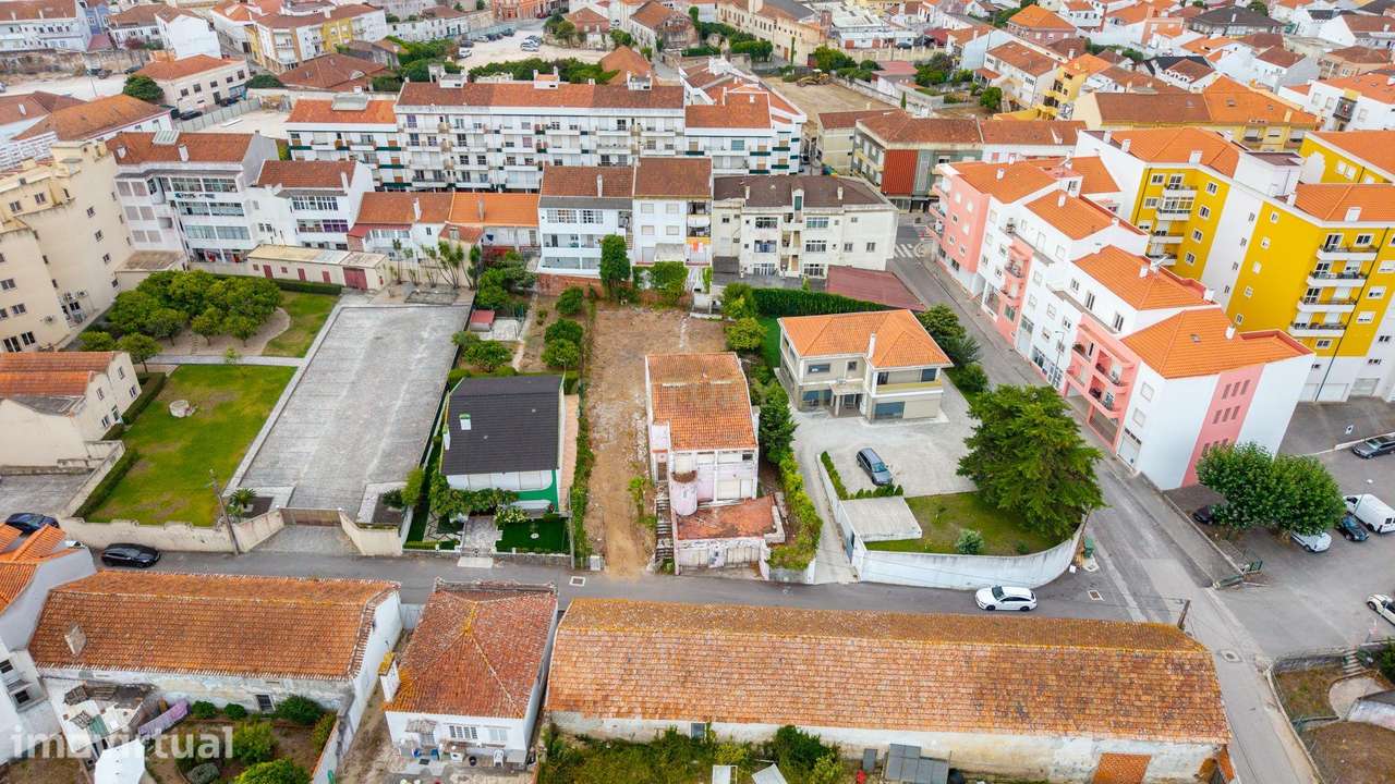 Moradia T5 para remodelar ou lote para construção — Centro do Bombarra - Grande imagem: 3/24