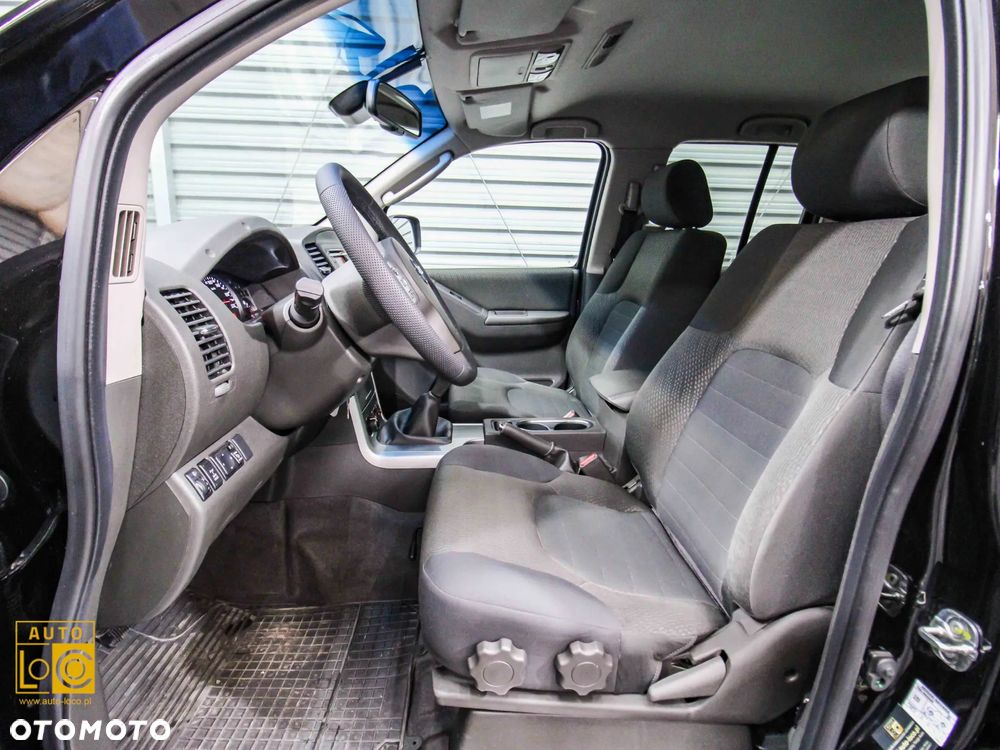 Nissan Navara 2.5 D LE Long EU5 - 12