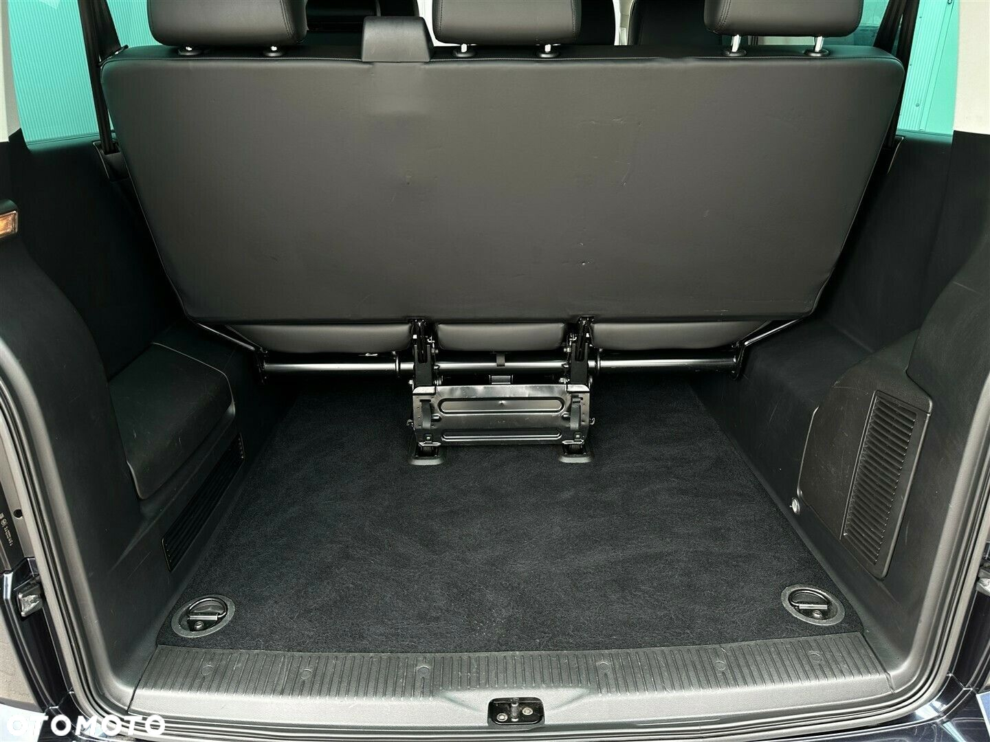 Volkswagen Caravelle - 8