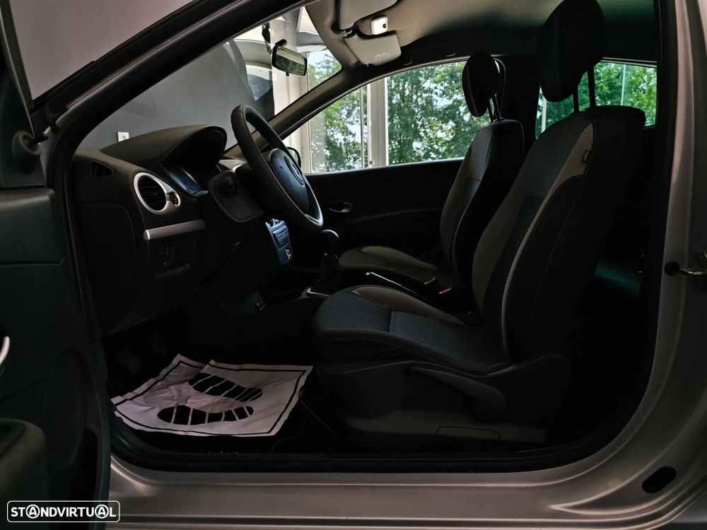 Renault Clio - 31