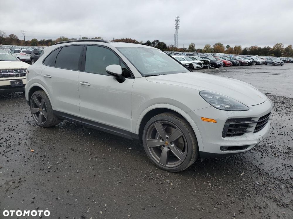 Porsche Cayenne - 1