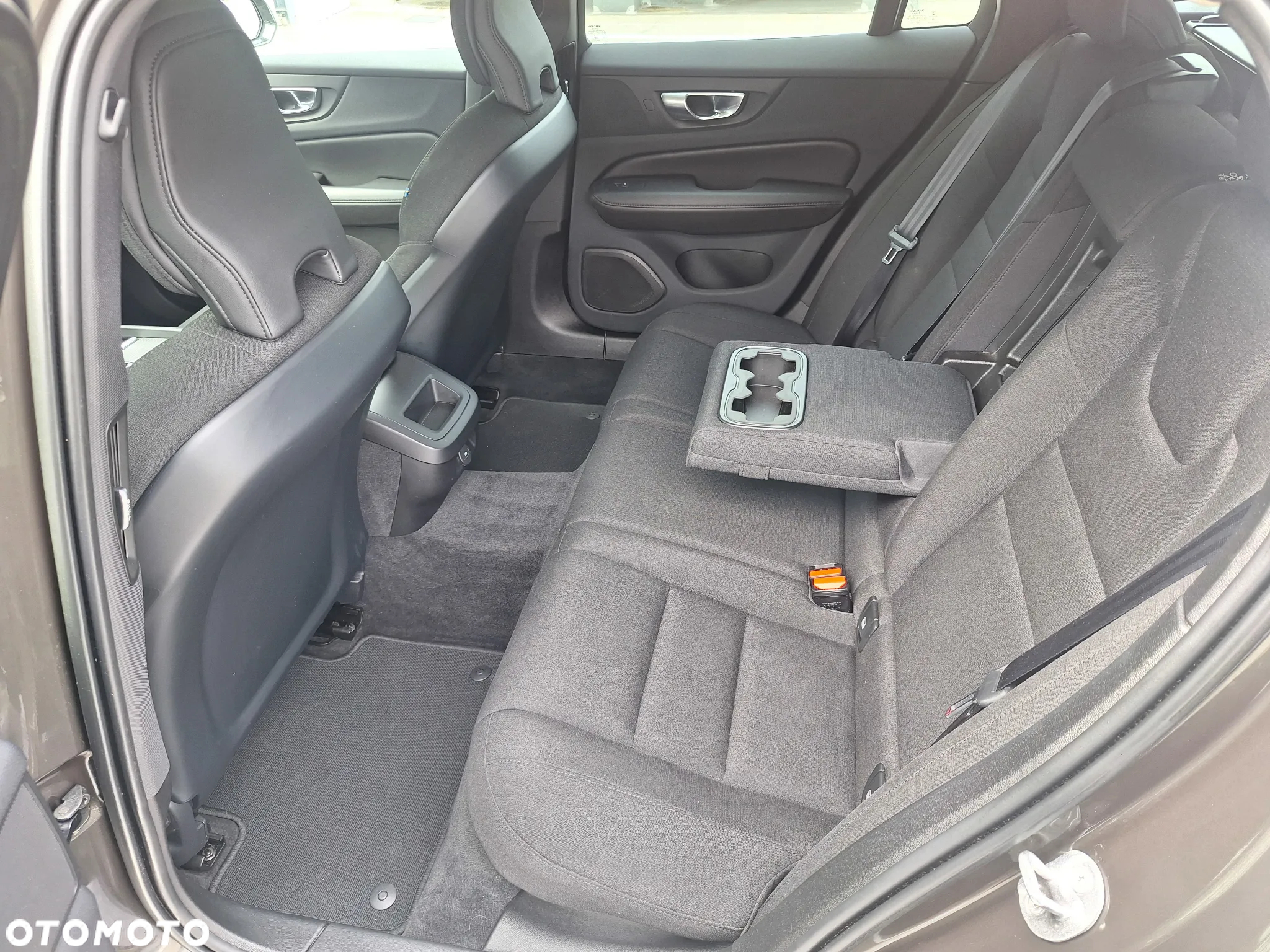 Volvo V60 D4 Momentum Pro - 19