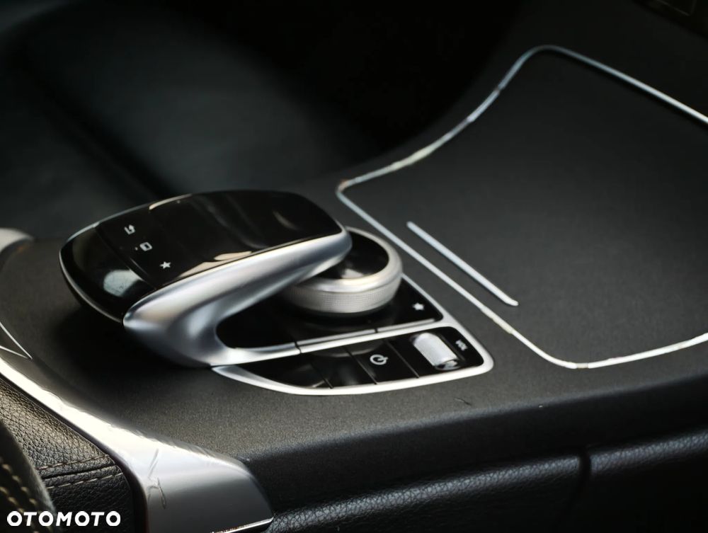 Mercedes-Benz Klasa C 250 7G-TRONIC - 12