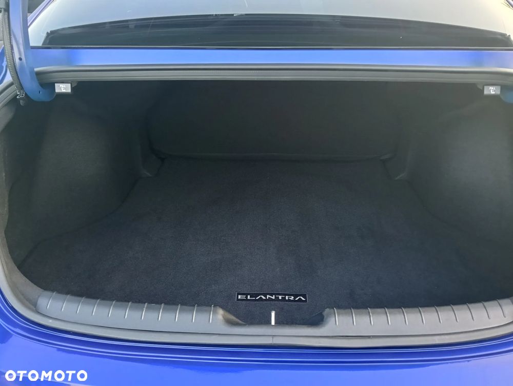 Hyundai Elantra - 13