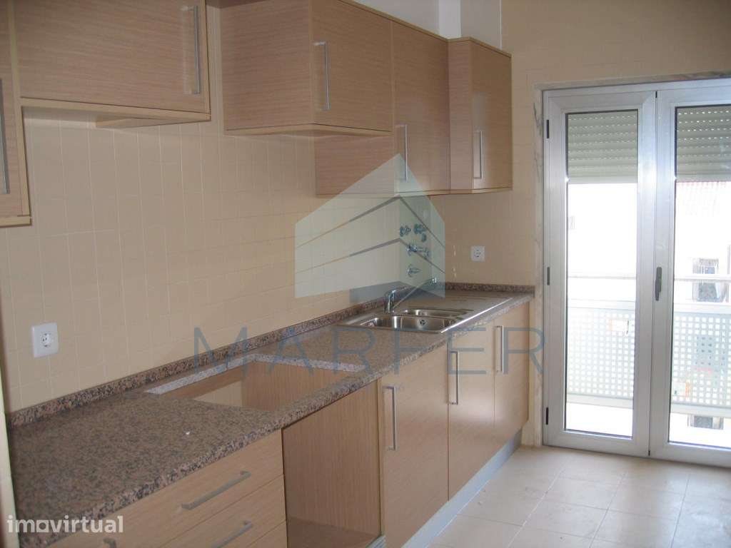 Apartamento T3 em Sta. Iria Azoia - Grande imagem: 5/9