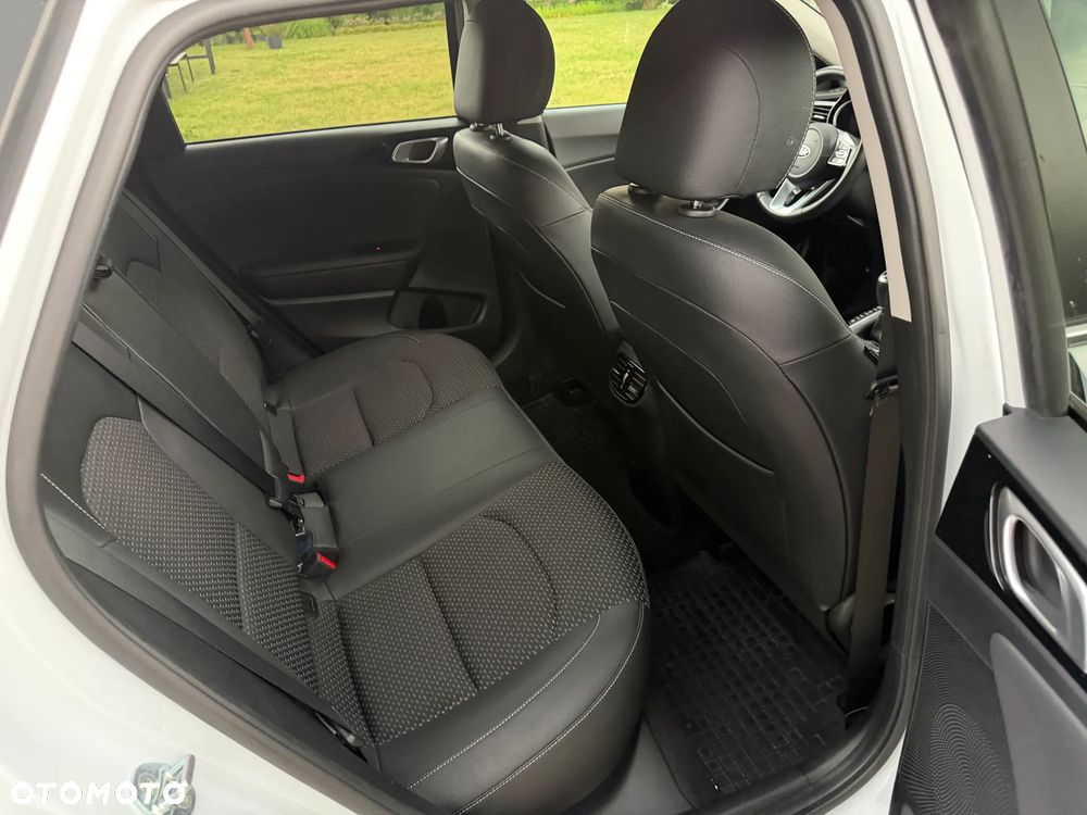 Kia Ceed 1.6 CRDi mHEV L - 10