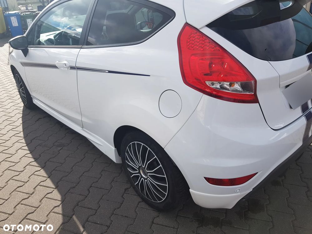 Ford Fiesta - 24