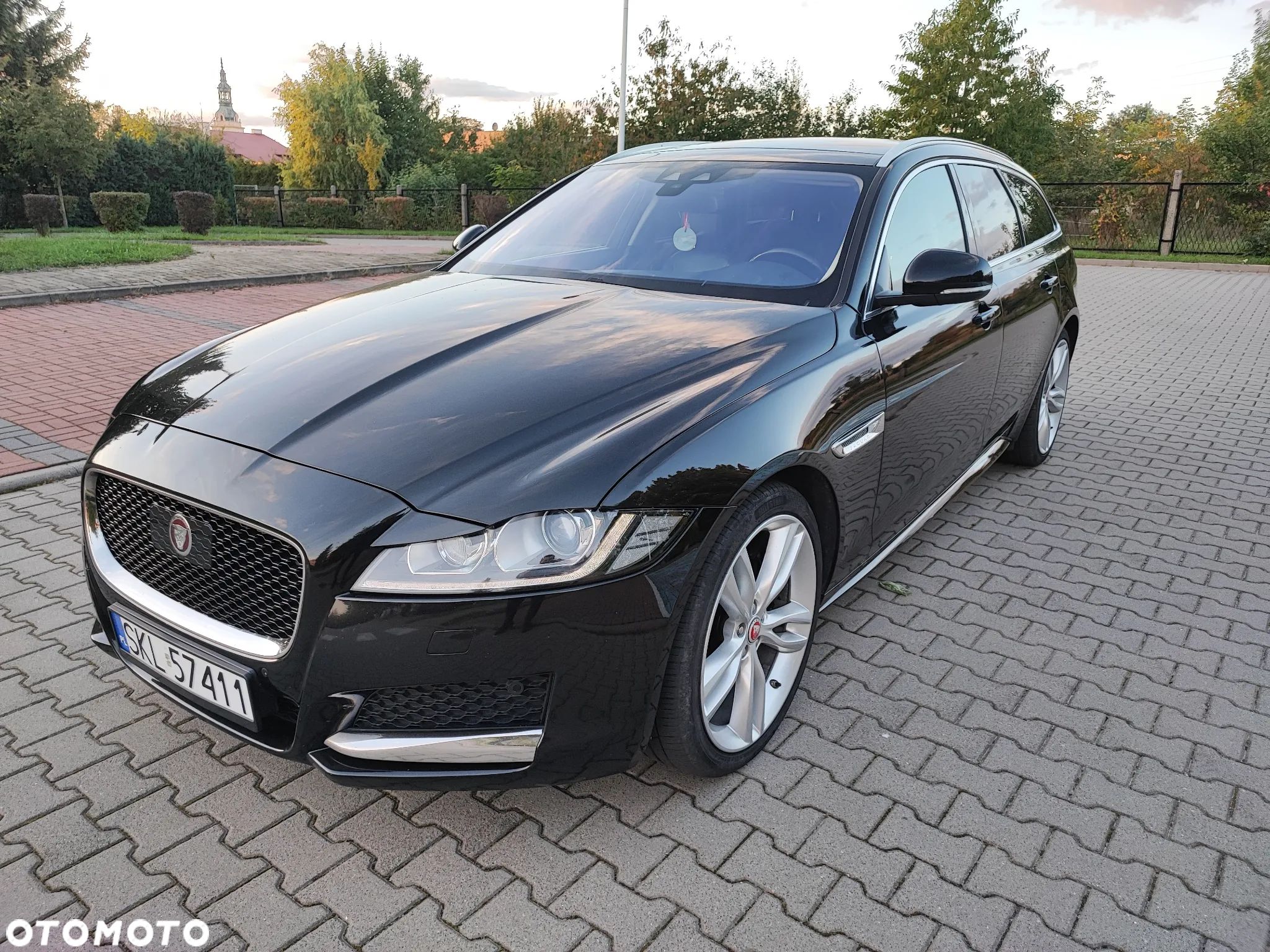 Jaguar XF 30d Sportbrake Portfolio - 1