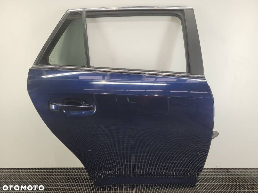 DRZWI TYŁ TYLNE PRAWE KOMPLETNE TOYOTA AVENSIS T27 KOMBI 8S6 - 1