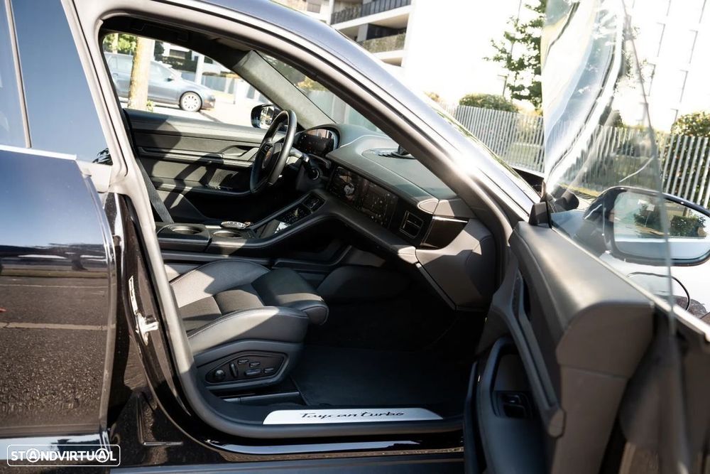 Porsche Taycan Turbo - 32