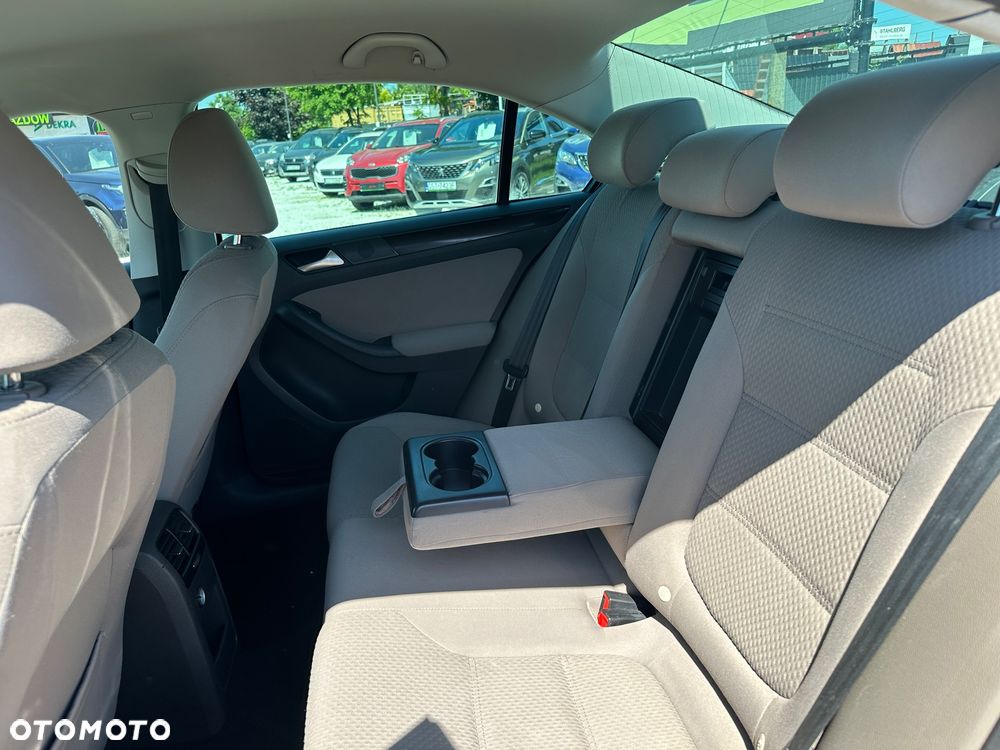 Volkswagen Jetta 1.6 TDI Blue Motion Technology Life - 17