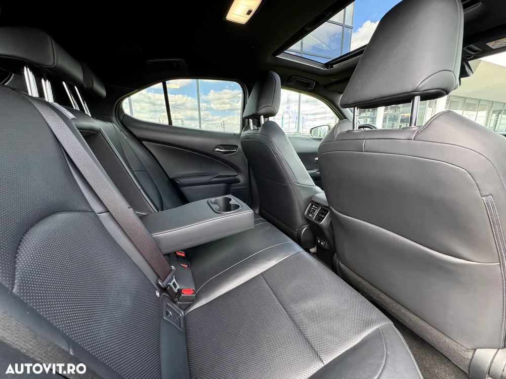 Lexus UX 250h FWD Business - 25