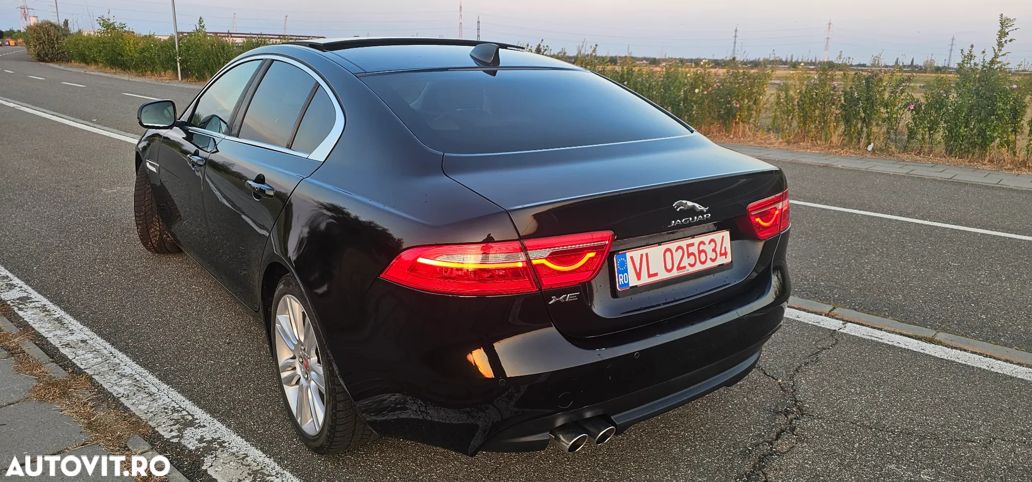 Jaguar XE 2.0 R-Sport - 14