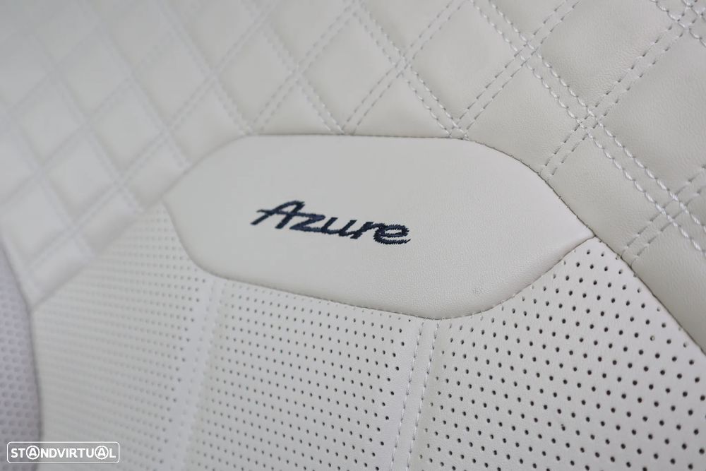 Bentley Bentayga V8 Azure - 29