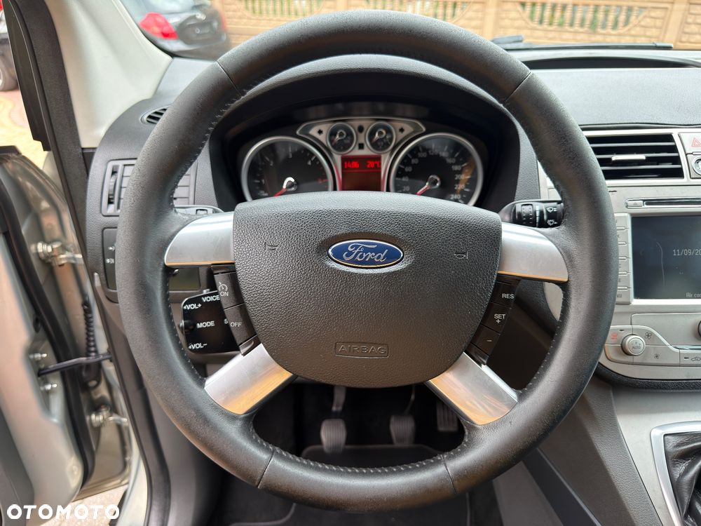 Ford Kuga 2.0 TDCi 2x4 Titanium - 15