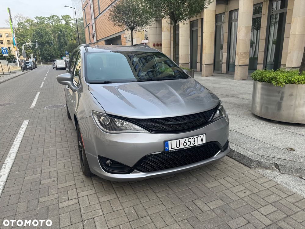 Chrysler Pacifica - 11