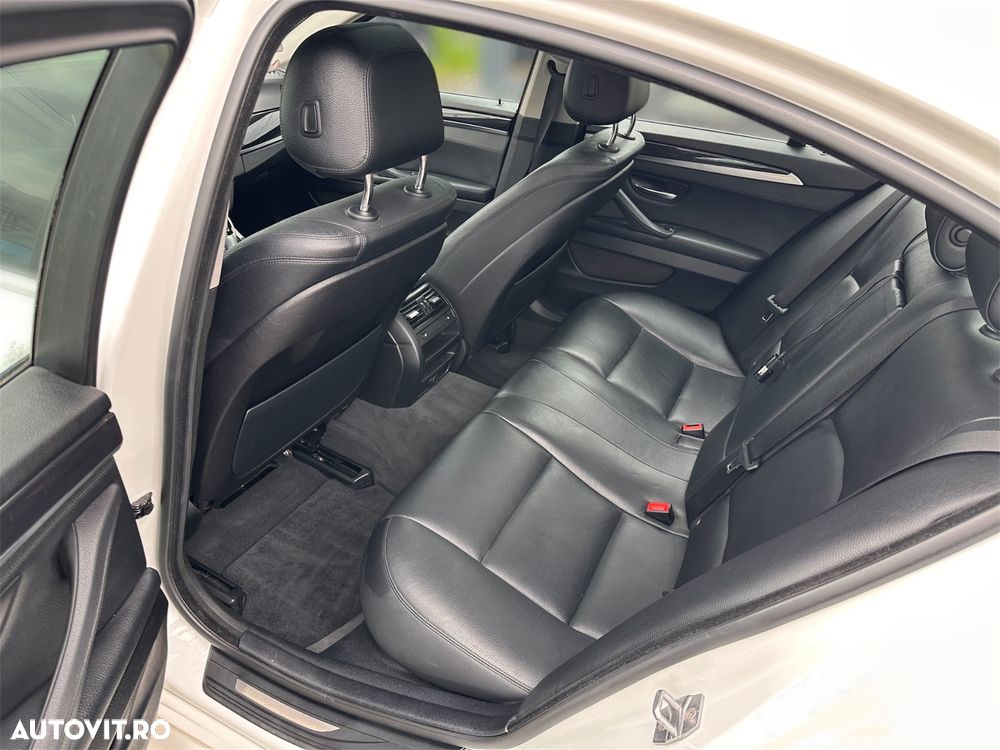 BMW Seria 5 520d xDrive AT - 9