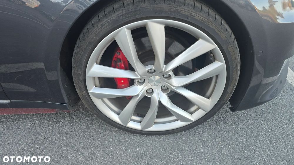 Tesla Model S Performance - 34