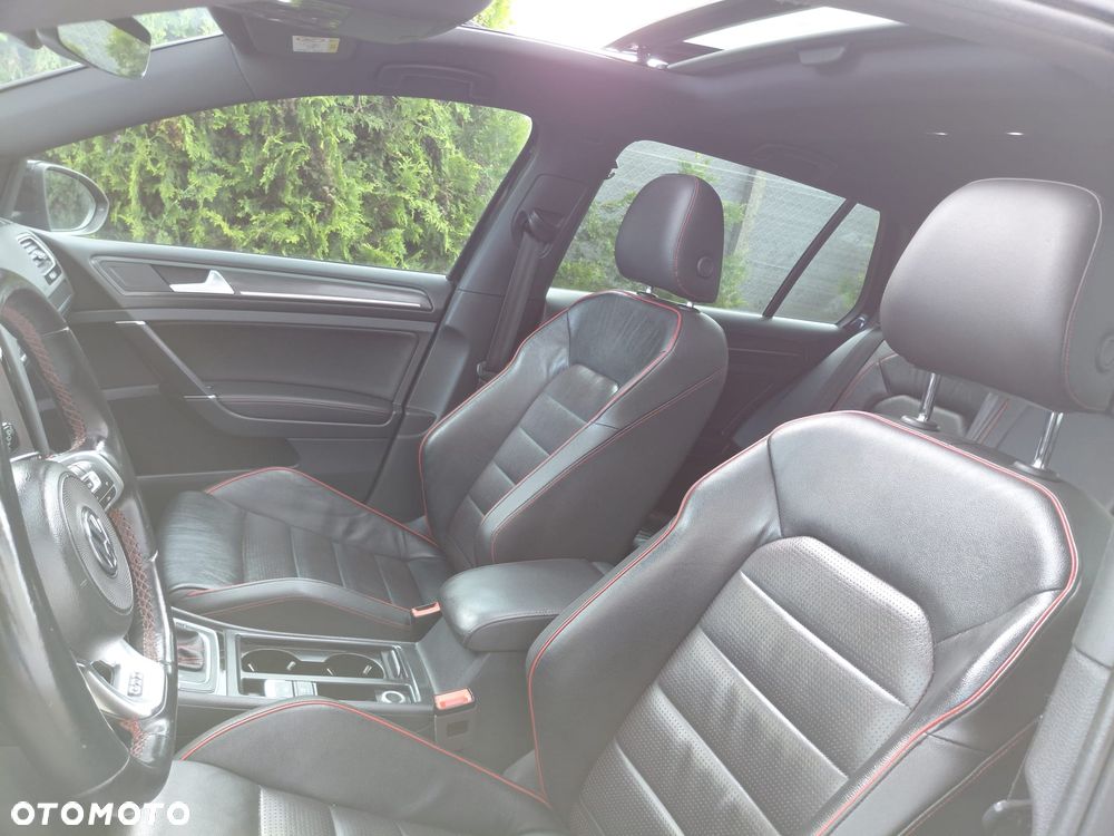 Volkswagen Golf - 29