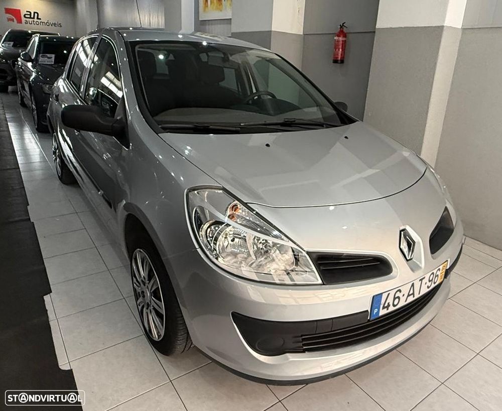 Renault Clio 1.2 16V Confort - 8