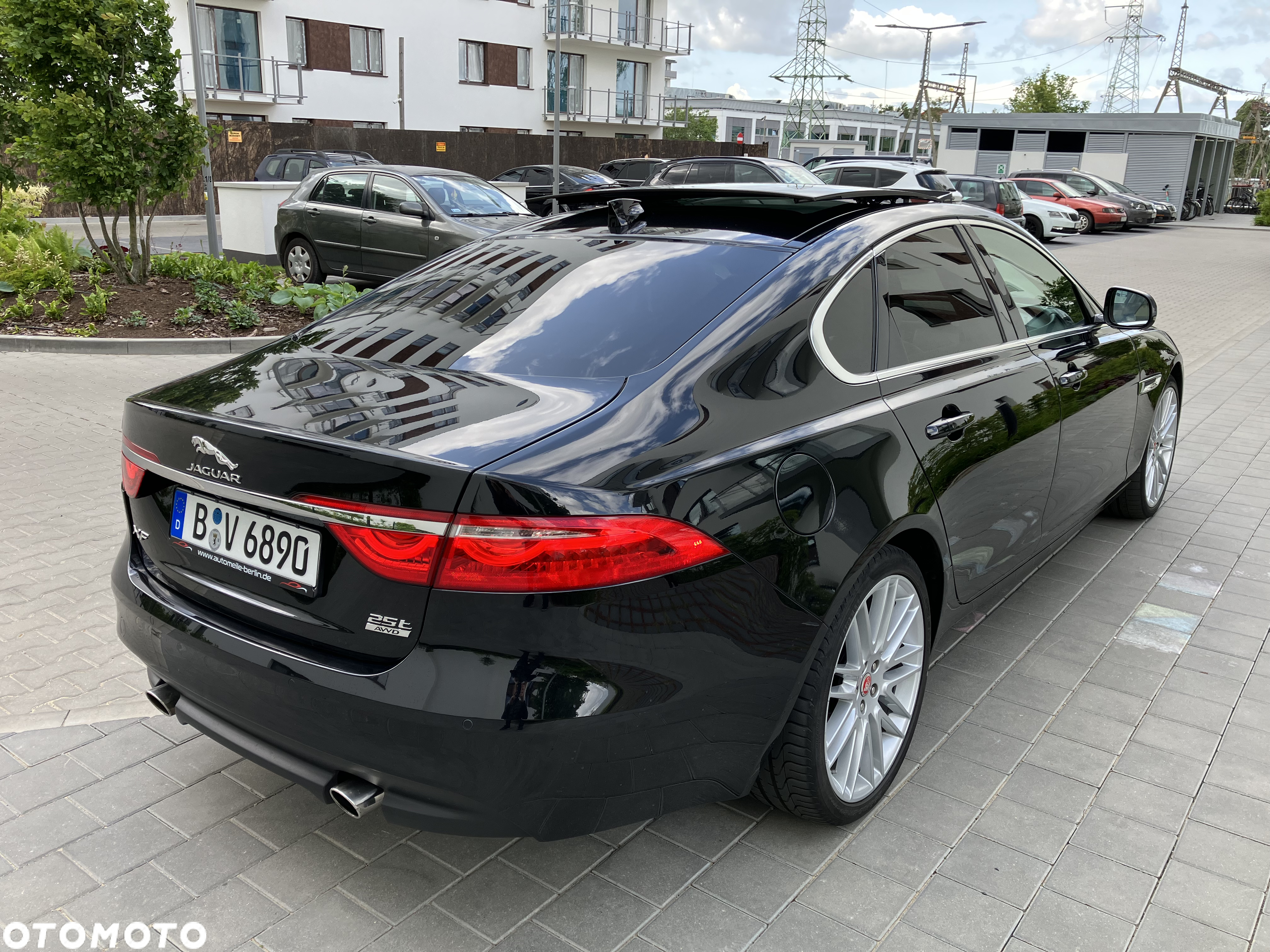 Jaguar XF 2.0 T AWD Portfolio - 4